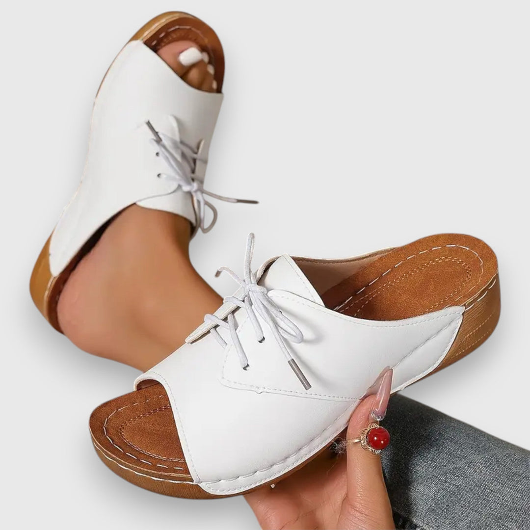 Saskia – Sandali v vintage slogu