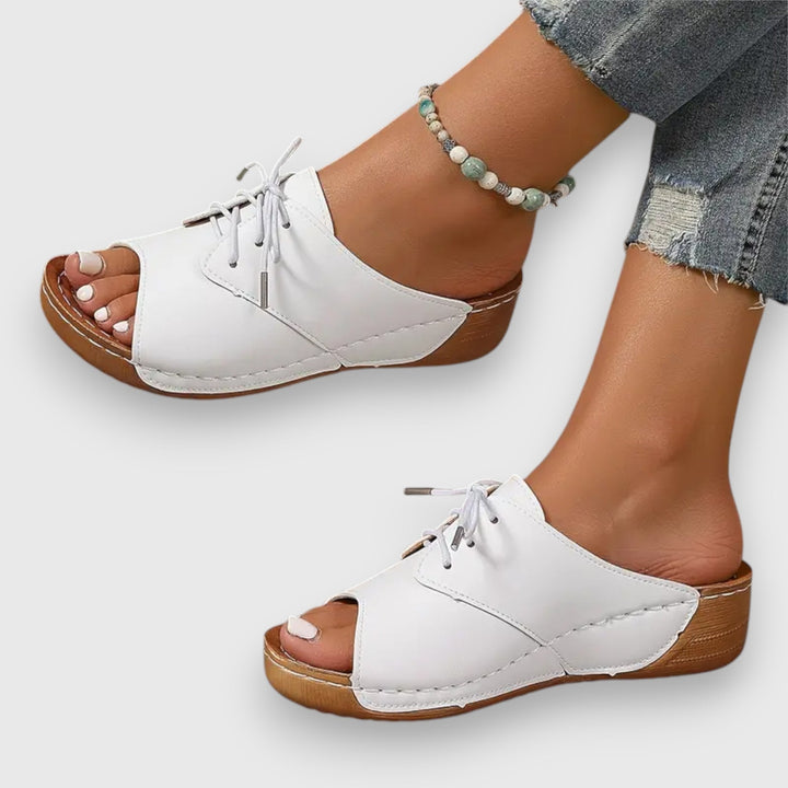 Saskia – Sandali v vintage slogu