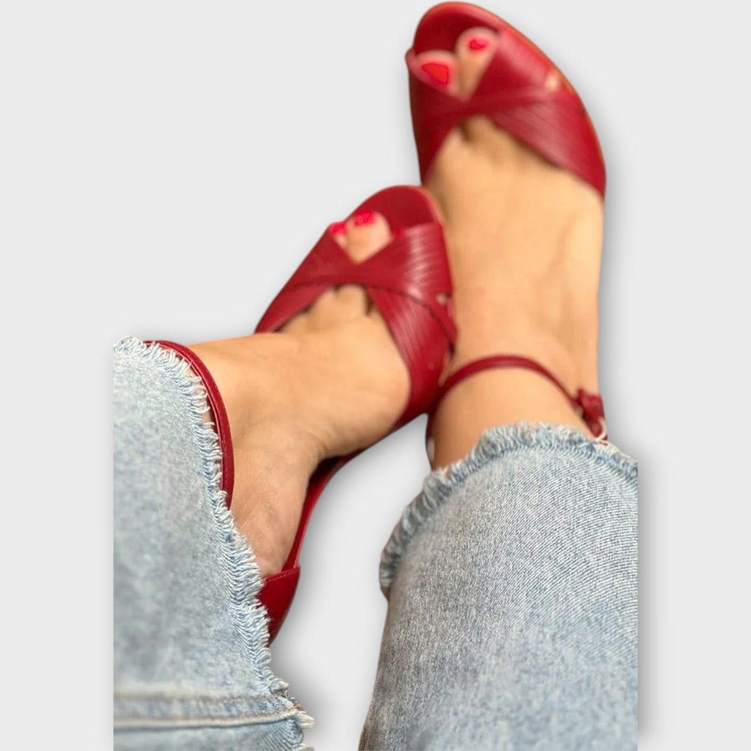 Stanislava Neoklasične Sandale s Špicastim Petom Moderna