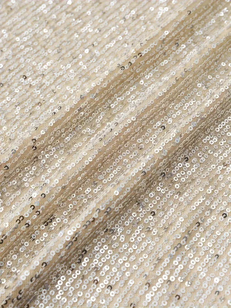 Party obleka s bleščicami in kontrastom