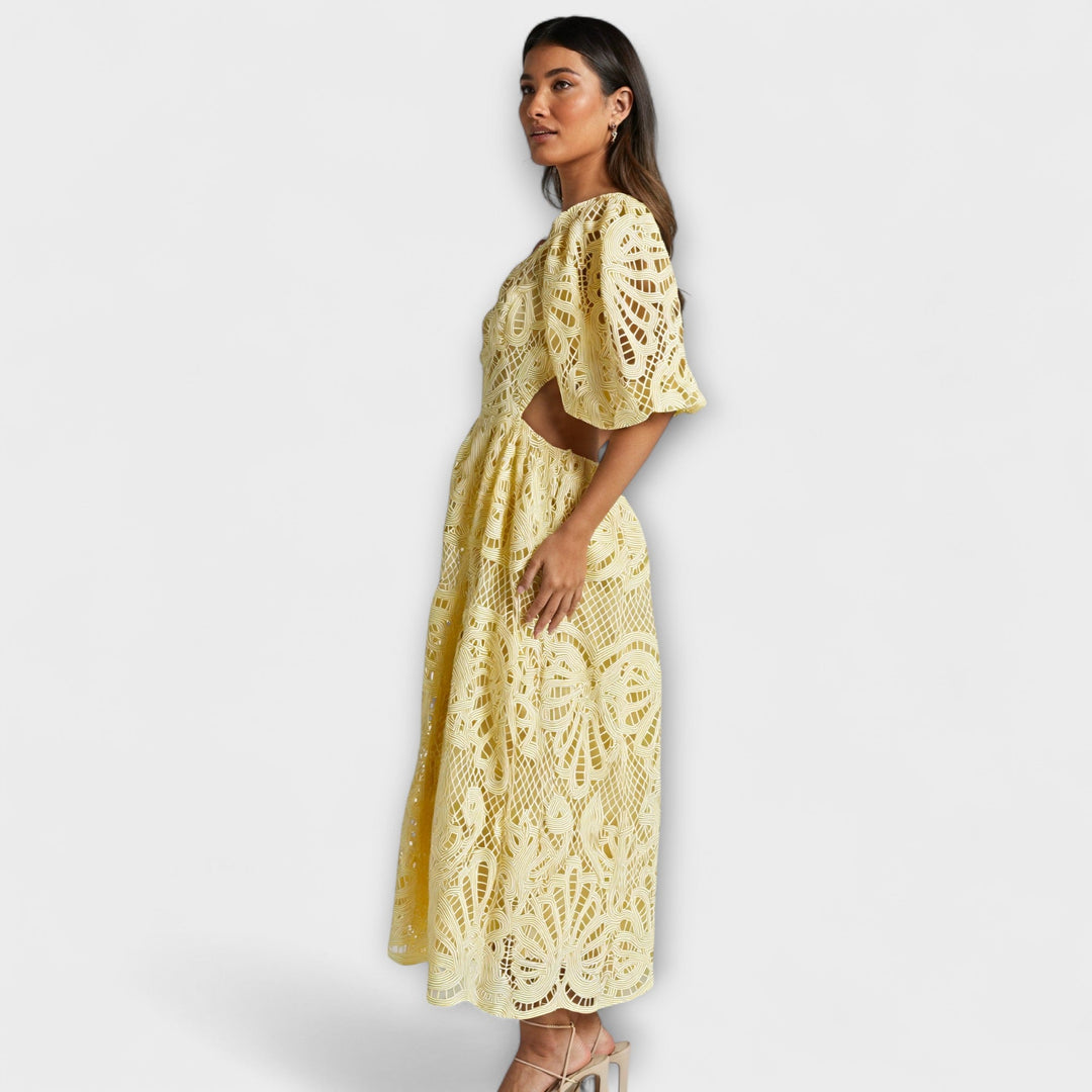 Elegantne obleke z nežnimi detajli