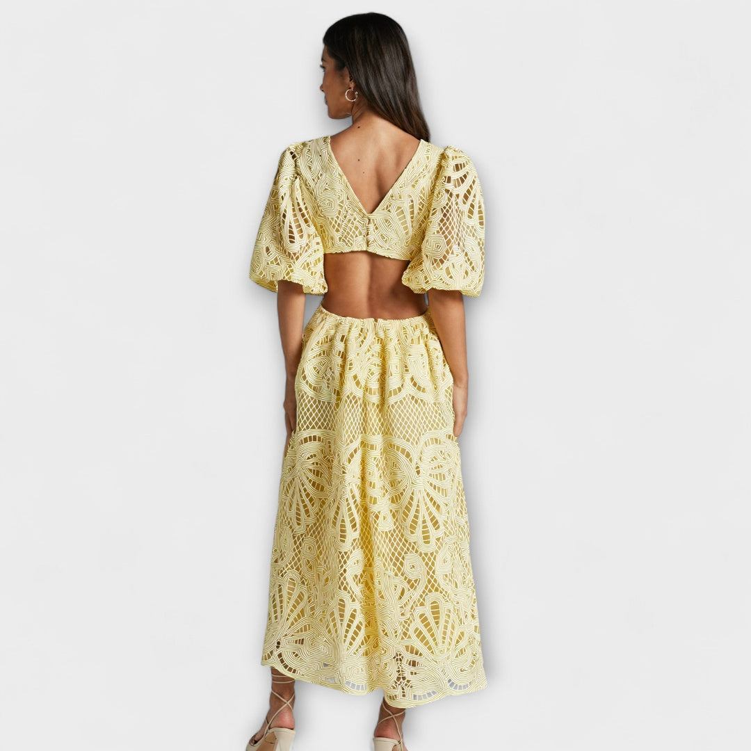 Elegantne obleke z nežnimi detajli