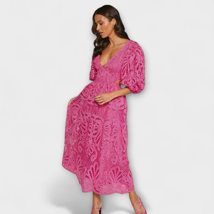 Elegantne obleke z nežnimi detajli