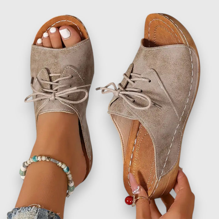 Saskia – Sandali v vintage slogu