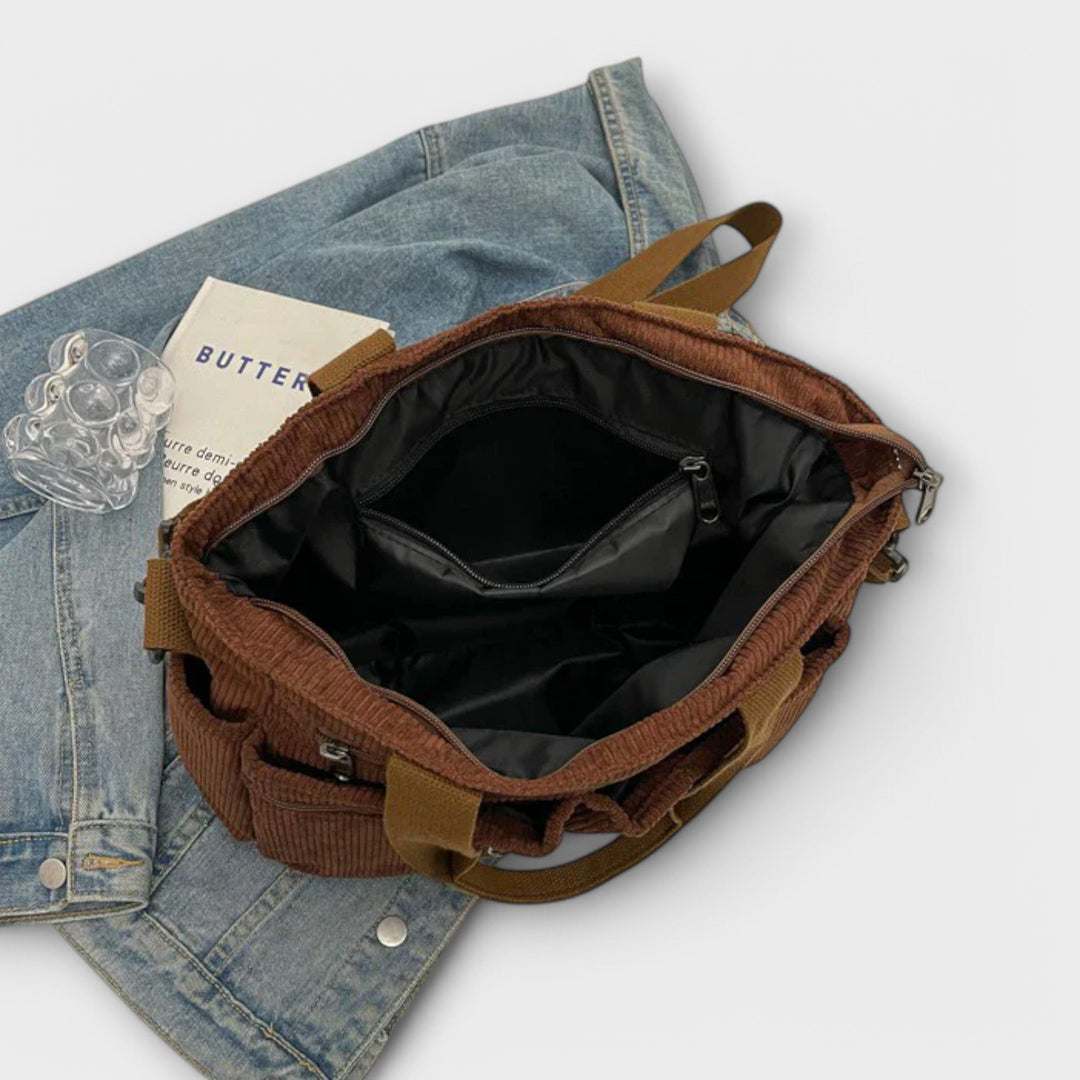 Cécile. - Torba čez ramo