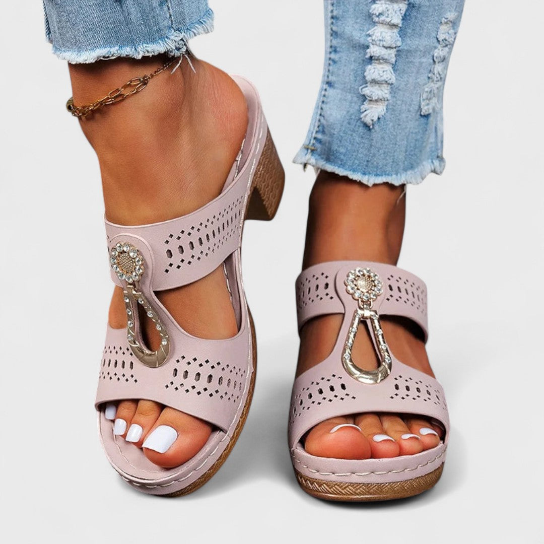 Vlasta - Elegantni in Udobni Ortopedski Sandali