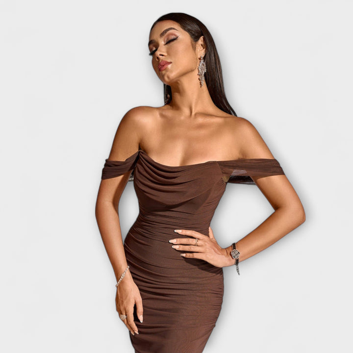 Ione - Bodycon obleka z odprtimi rameni in nabiranjem