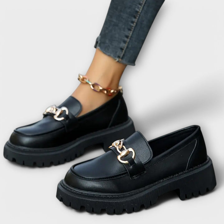 Trendy ženske platformne loafers s sponko
