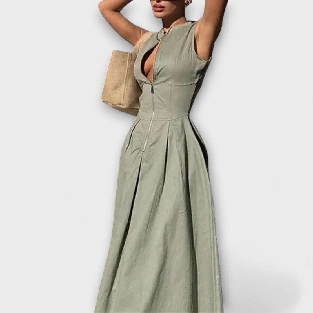 Kratka obleka brez rokavov s plisiranjem in tesnim krojem midi