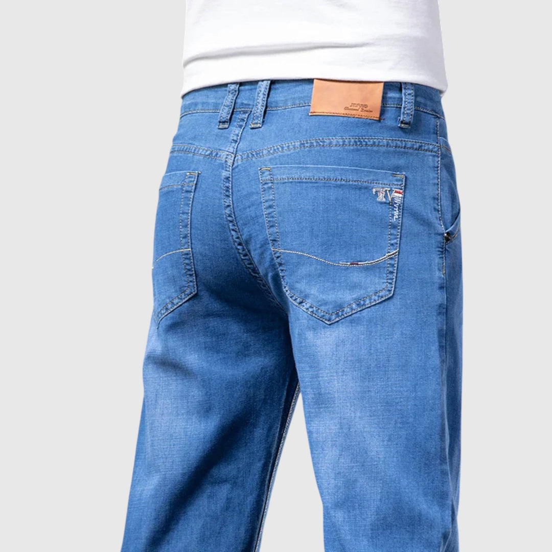 Klasični ravni kavbojke