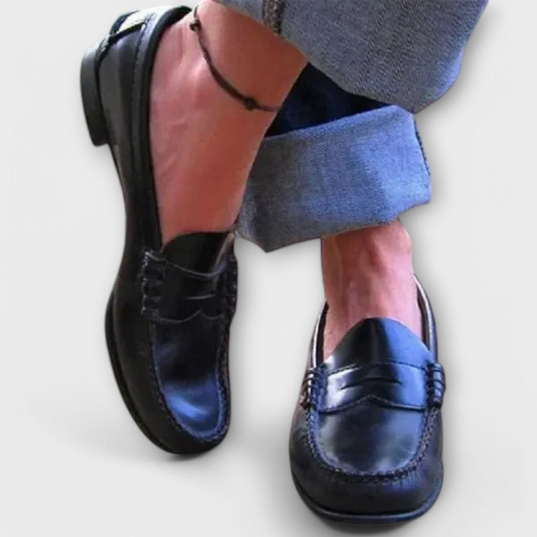 Klasični ženski loaferji