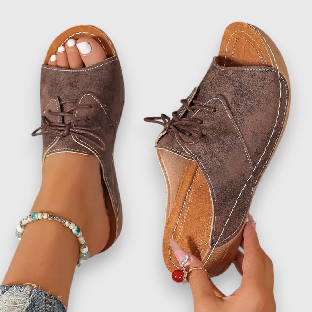 Saskia – Sandali v vintage slogu