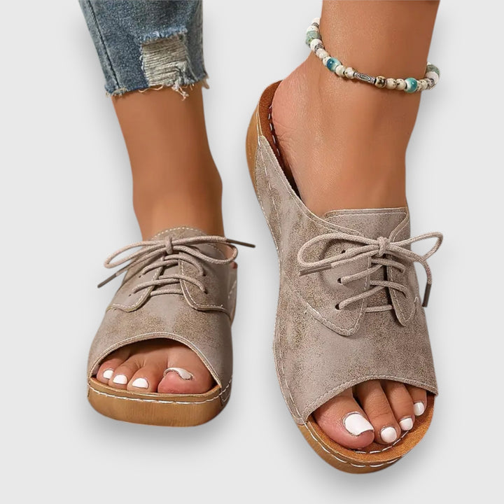 Saskia – Sandali v vintage slogu