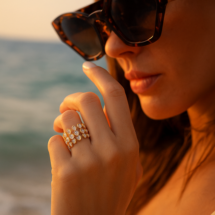Solina | Zlacený prsten s třpytivými drahokamy