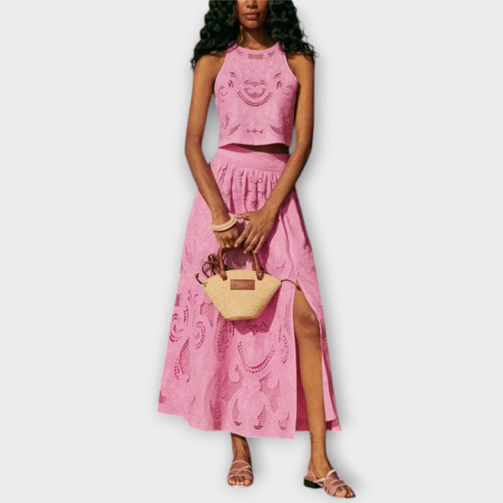 Milla - Osupljiv čipkast komplet z izrezom