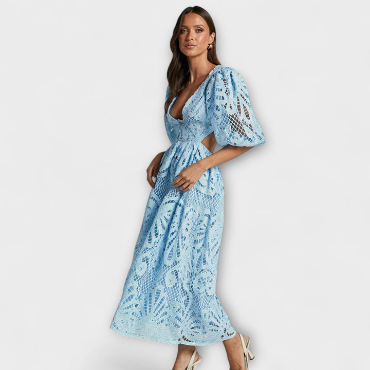 Elegantne obleke z nežnimi detajli