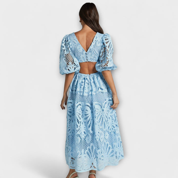 Elegantne obleke z nežnimi detajli