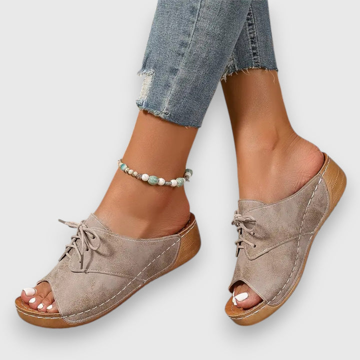 Saskia – Sandali v vintage slogu