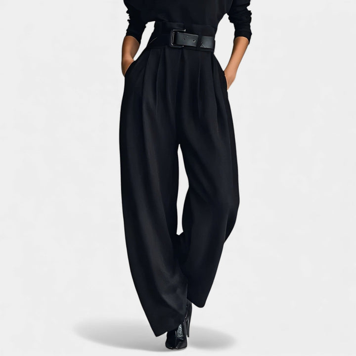 Maria – Komplet z rolko in ravnimi hlačami