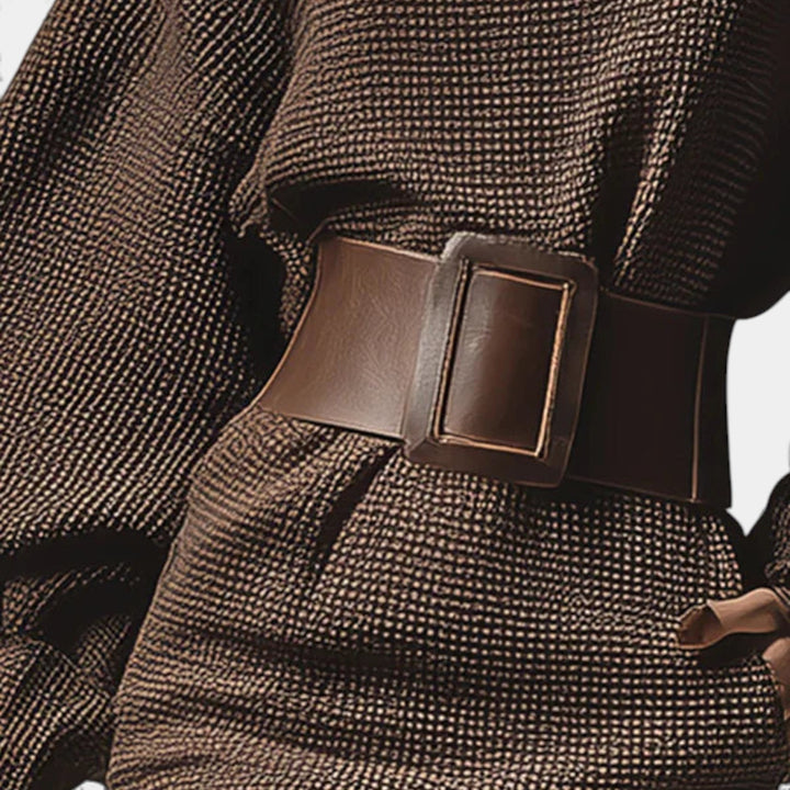 Ema – Elegantna pletena obleka s pasom