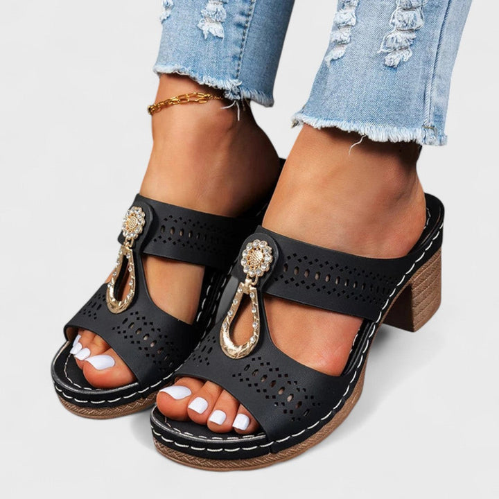 Vlasta - Elegantni in Udobni Ortopedski Sandali