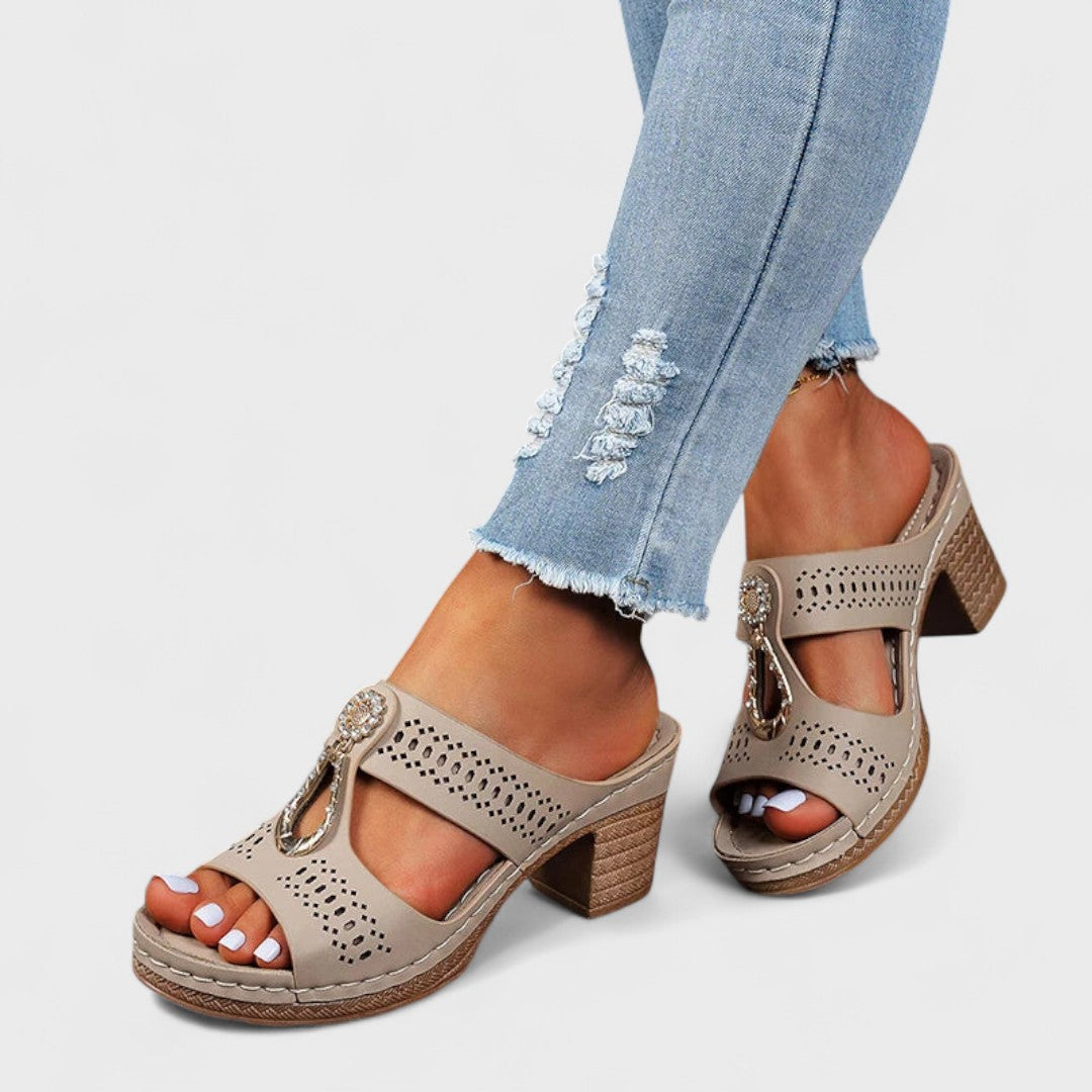 Vlasta - Elegantni in Udobni Ortopedski Sandali