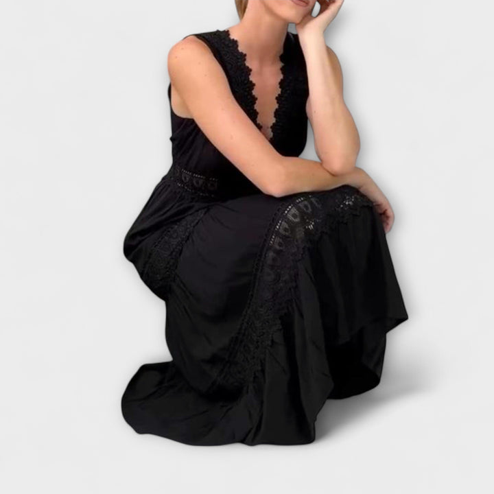 Aurélie - Elegantna čipkasta obleka z V izrezom