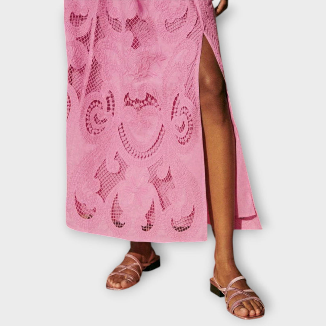 Milla - Osupljiv čipkast komplet z izrezom