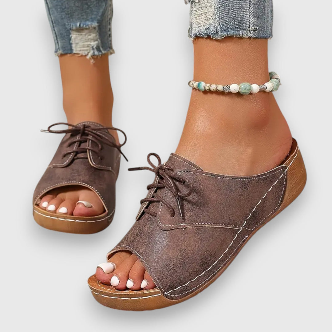 Saskia – Sandali v vintage slogu