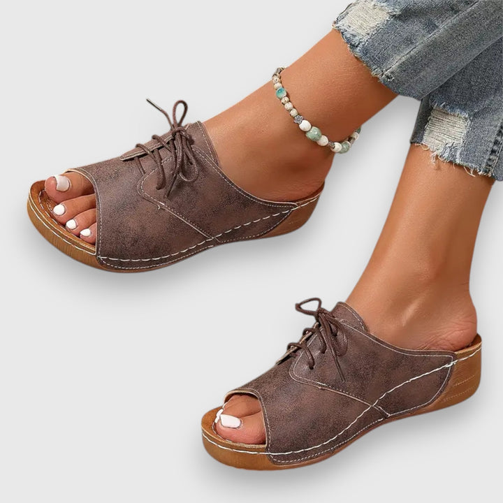 Saskia – Sandali v vintage slogu