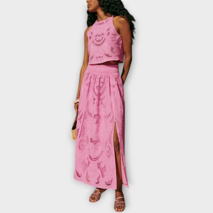 Milla - Osupljiv čipkast komplet z izrezom