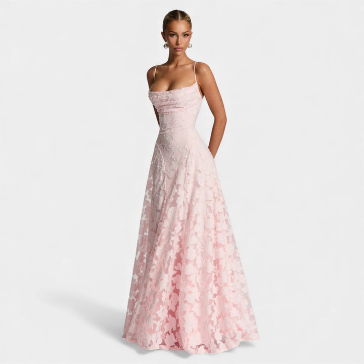 Maruša - Pretkana eleganca v maxi slogu