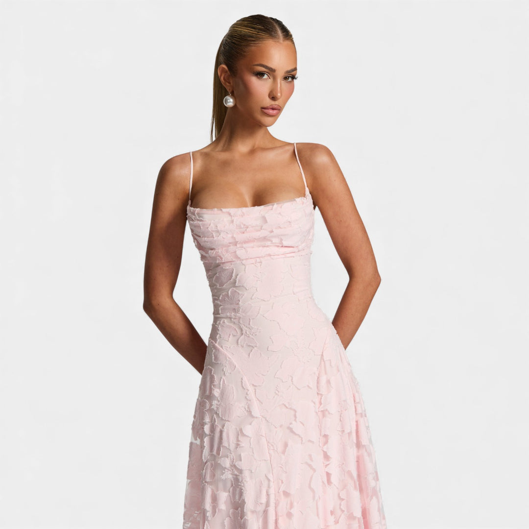 Maruša - Pretkana eleganca v maxi slogu