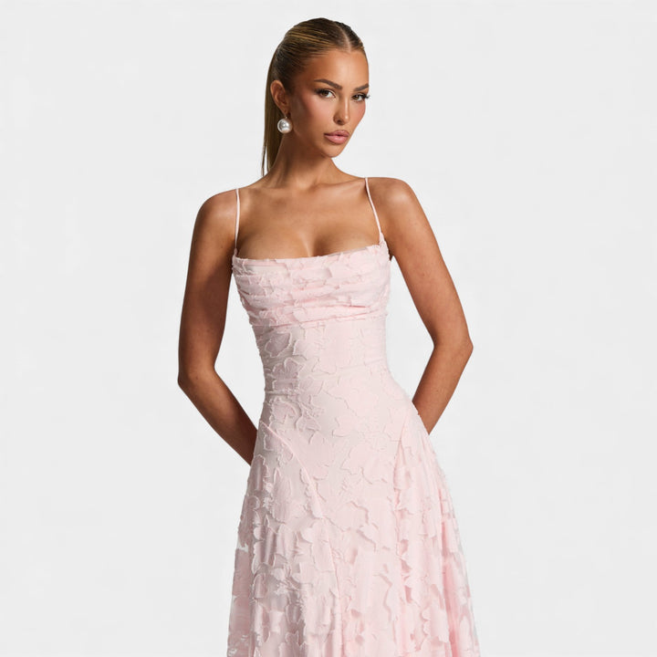 Maruša - Pretkana eleganca v maxi slogu