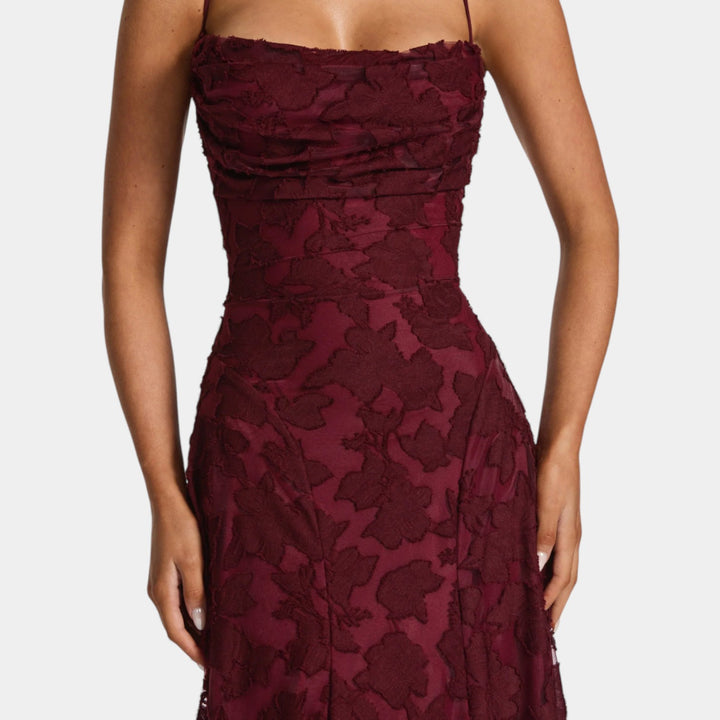 Maruša - Pretkana eleganca v maxi slogu