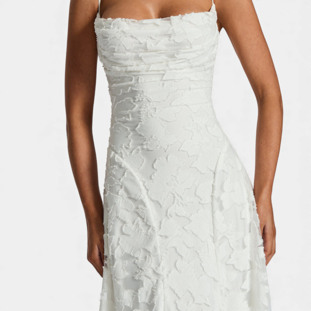 Maruša - Pretkana eleganca v maxi slogu