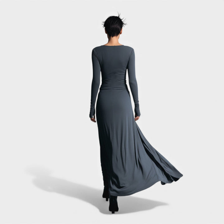 Anna – Elegantna obleka s stranskim vozlom in subtilnim sijajem