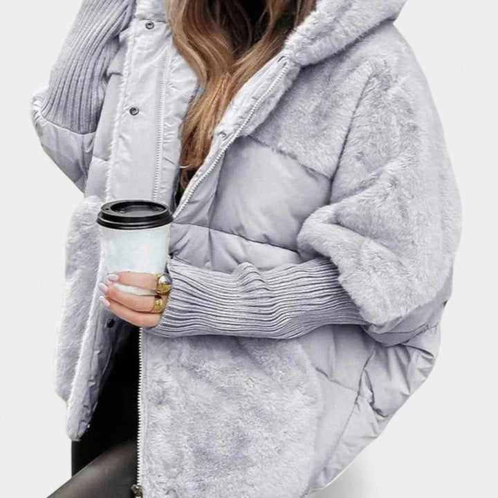 Sara – Elegantna zimska puhovka s kapuco