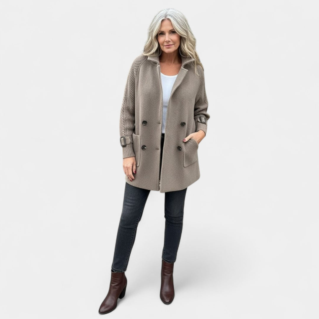 Majda - Srednje dolg plašč z dvojnim zapenjanjem